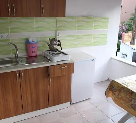 Volkan Senay Apart Motel Avsa Adasi